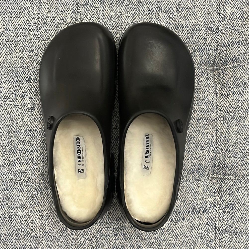 Birkenstock Professionals Clog with Fur Lining. 37